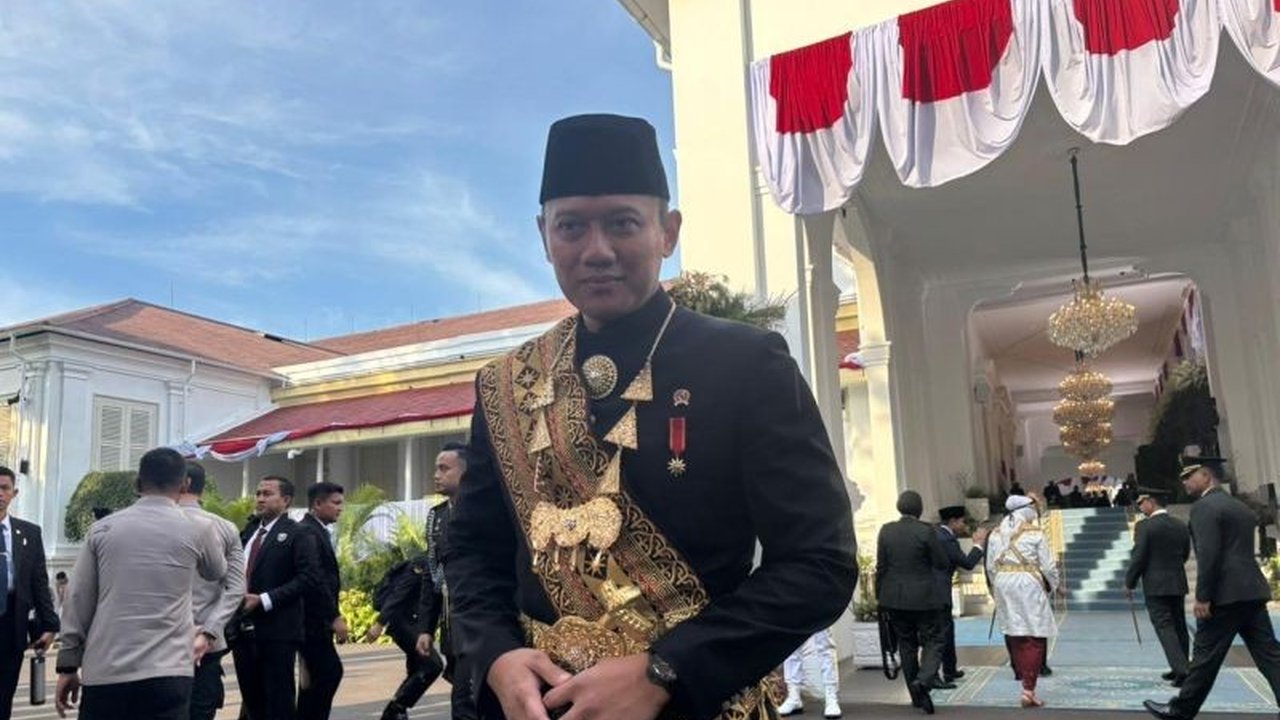 Annisa Pohan tidak terlihat mendampingi AHY saat Upacara 17 Agustus. AHY membeberkan alasan di balik absennya sang istri, terkait perayaan Ulang Tahun Almira Yudhoyono yang ke-17.