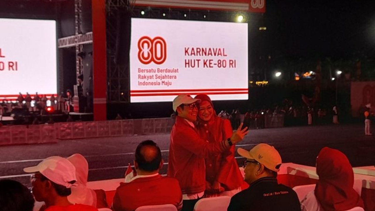Momen kebersamaan Menko PM, Cak Imin, dengan sang istri terekam jelang Karnaval Kemerdekaan HUT ke-80 RI di Monas, Jakarta Pusat, menarik perhatian publik.