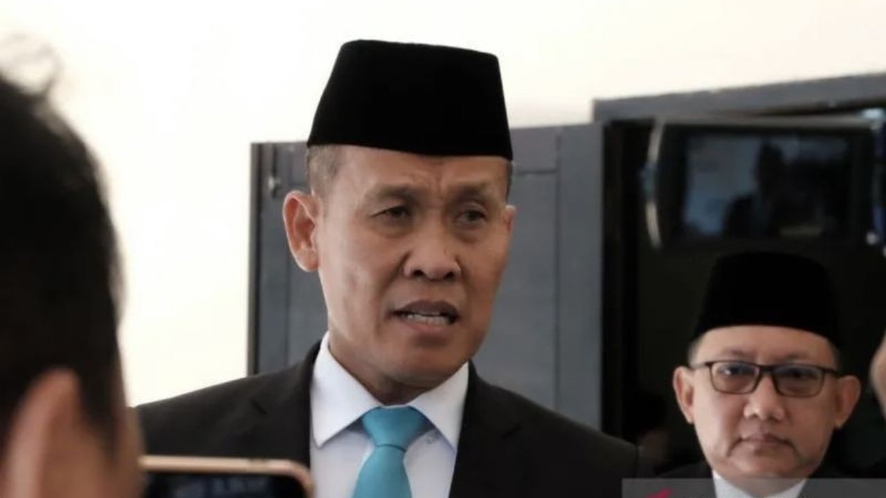 Kanwil Ditjenpas Jatim menyerahkan remisi warga binaan kepada puluhan ribu narapidana dan anak binaan dalam rangka HUT ke-80 RI, membuat penasaran berapa banyak yang langsung bebas.