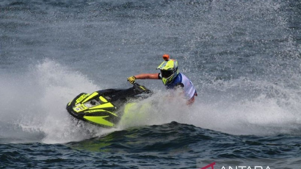 Pembalap jetski Estonia, Jasmin Ypraus, berhasil menorehkan sejarah dengan menjadi juara kategori Ski Ladies GP1 di Aquabike World Championship 2025 Danau Toba. Bagaimana ia mengalahkan para pesaingnya?