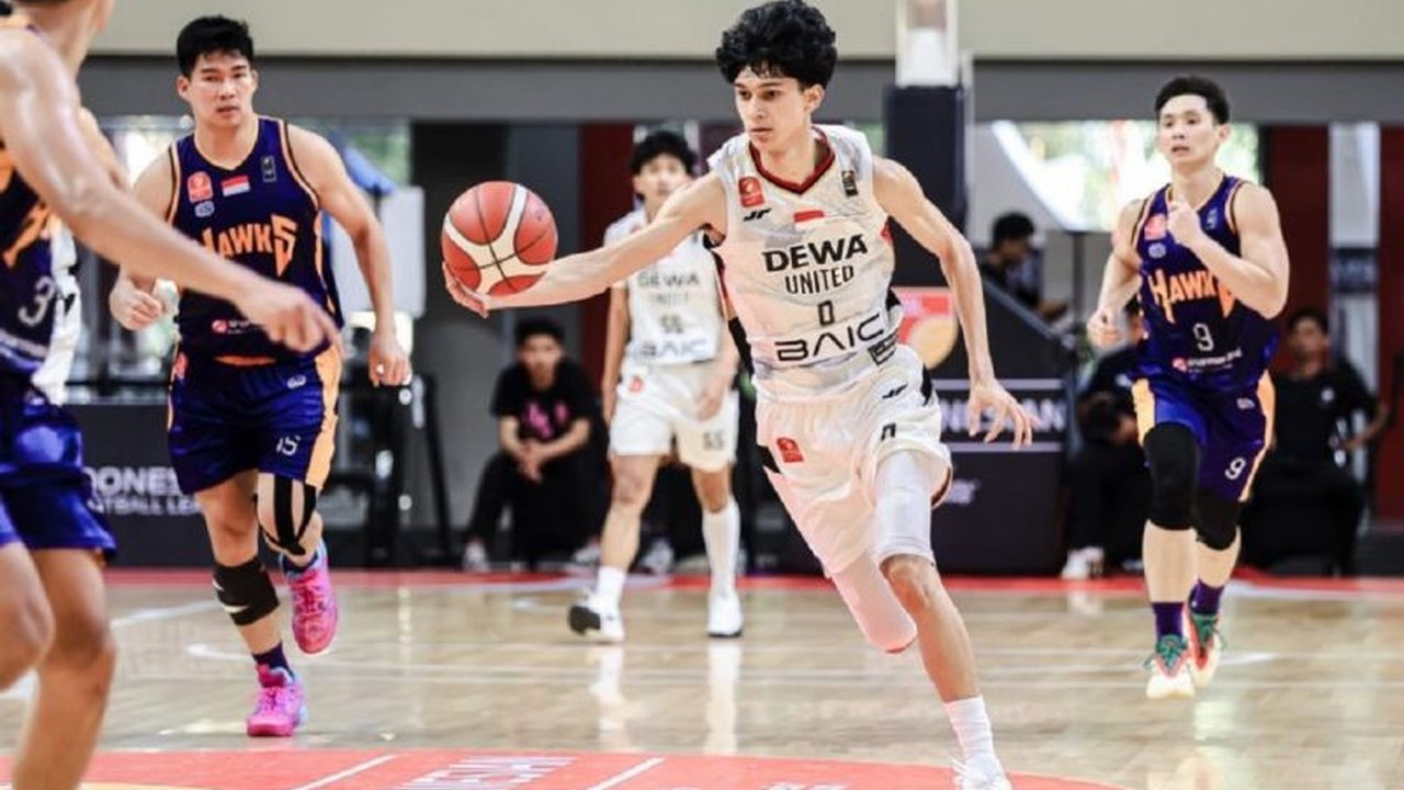 Dewa United Banten berhasil menumbangkan Tangerang Hawks dalam turnamen All Indonesian 2025, membuat persaingan Grup A semakin ketat. Simak detail kemenangan mereka!