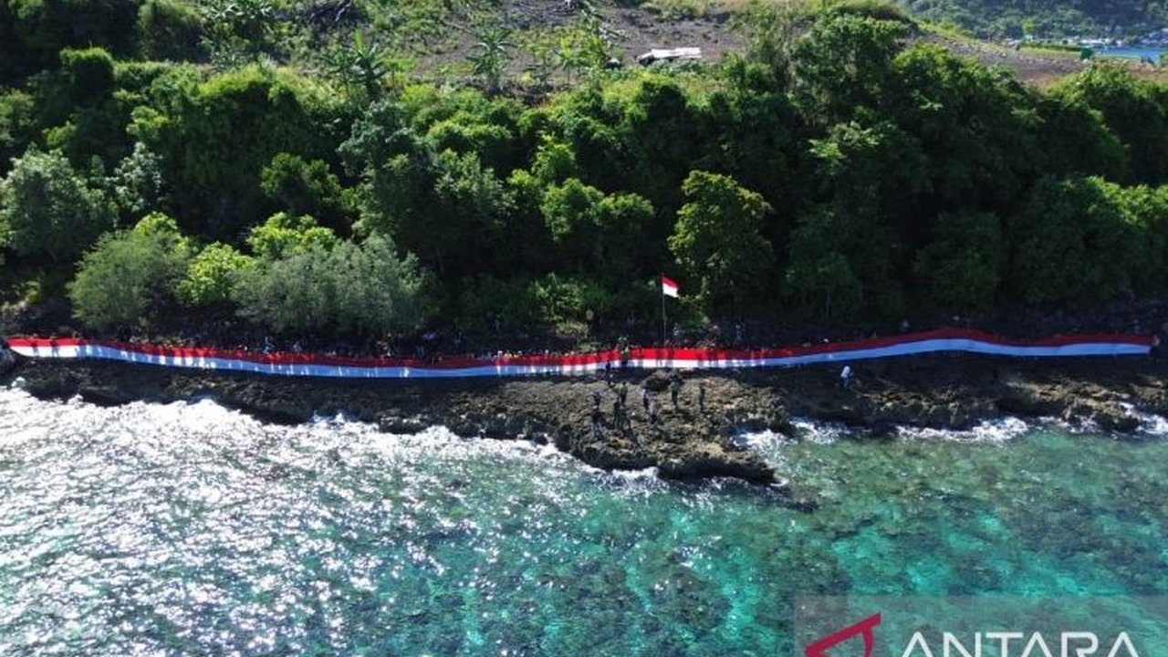 Pecinta Alam Gorontalo Bentangkan Bendera Merah Putih 80 Meter, Rayakan HUT RI Ke-80 dengan Aksi Lingkungan