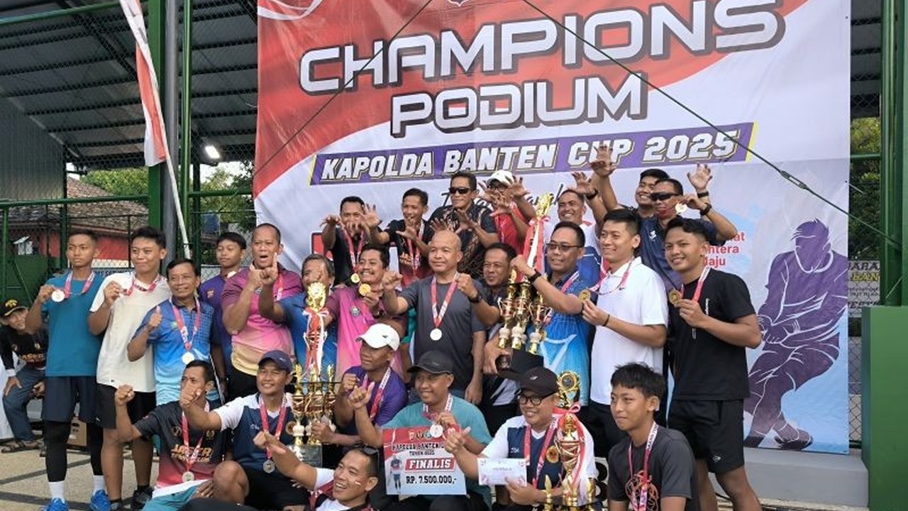 Turnamen Tenis Kapolda Banten Cup 2025 sukses digelar dalam rangka HUT ke-80 RI. Ajang ini tak hanya melahirkan juara, tapi juga bibit atlet potensial dan mempererat silaturahmi. Simak selengkapnya!