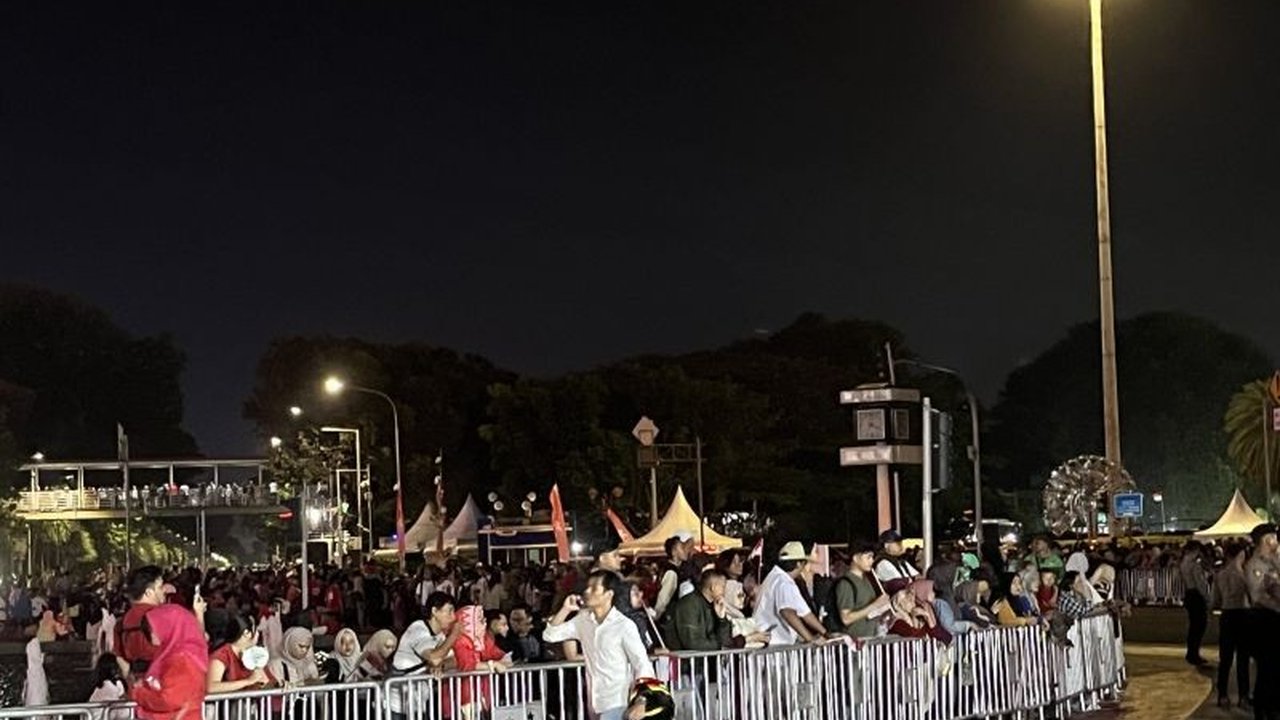 Antusiasme Warga Padati Patung Kuda, Saksikan Karnaval Kemerdekaan Perdana di Era Presiden Prabowo