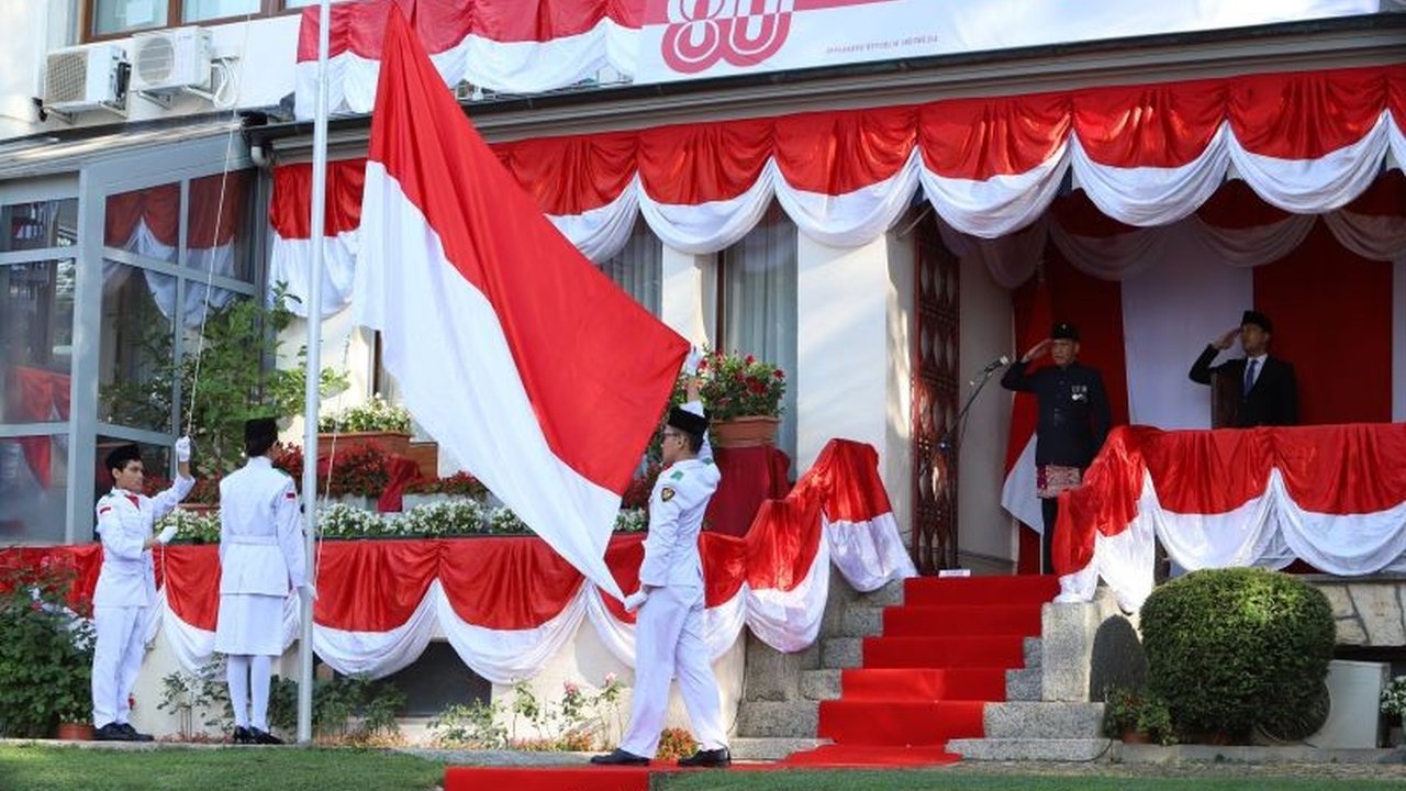 PTRI Jenewa merayakan HUT ke-80 RI dengan menggaungkan peran penting diaspora dalam memperkuat diplomasi multilateral. Simak semarak perayaan dan pesan persatuan di Swiss!