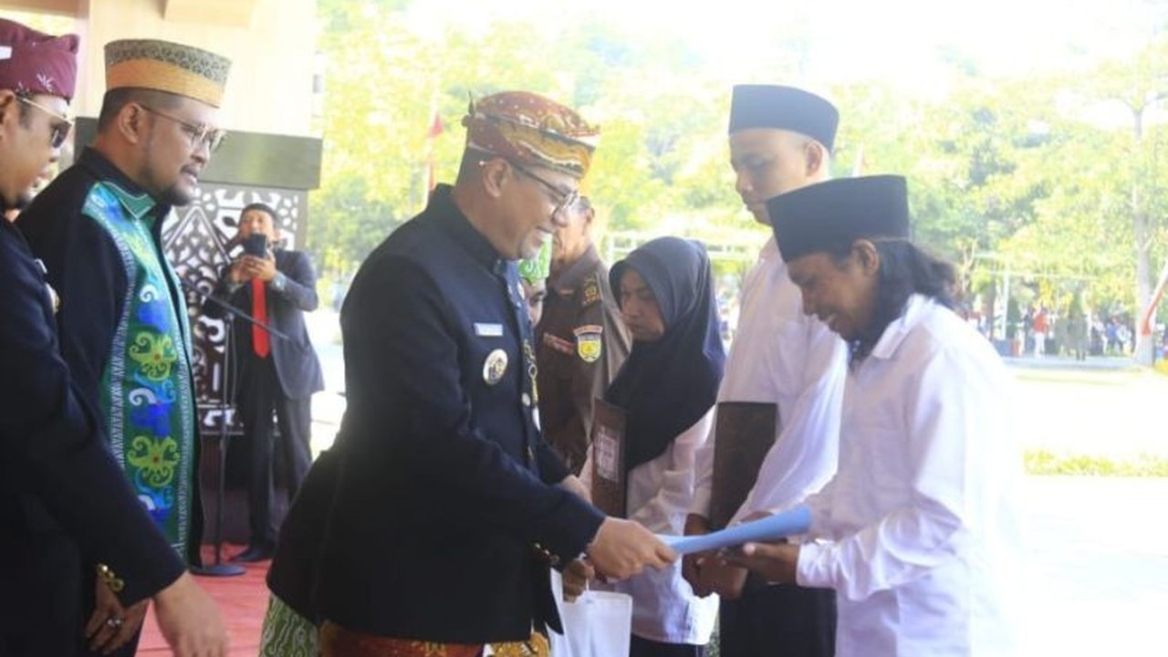 Rutan Kraksaan memberikan remisi kepada 217 warga binaan pemasyarakatan yang berkelakuan baik saat HUT Kemerdekaan RI. Simak detail dan makna di balik kebijakan remisi Rutan Kraksaan ini.