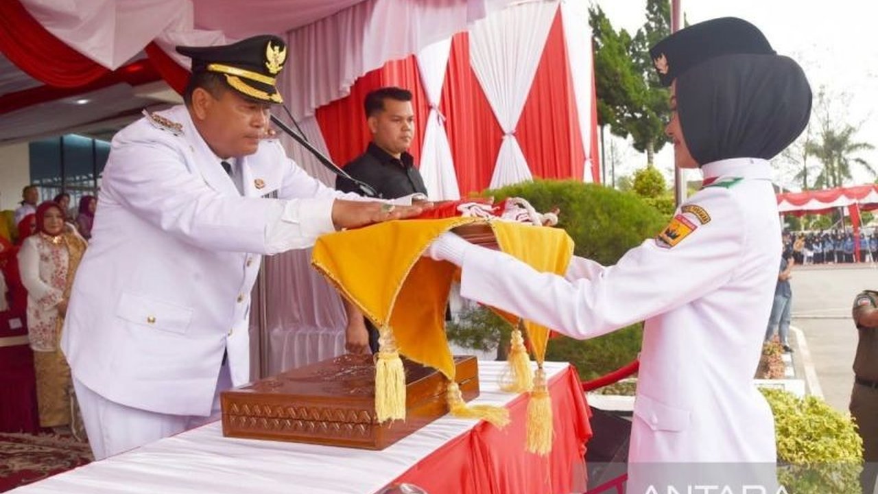 Pemerintah Kota Pariaman memaknai HUT ke-80 RI dengan fokus pada pemberantasan kemiskinan melalui program pendidikan dan kewirausahaan. Simak strategi inovatif mereka!