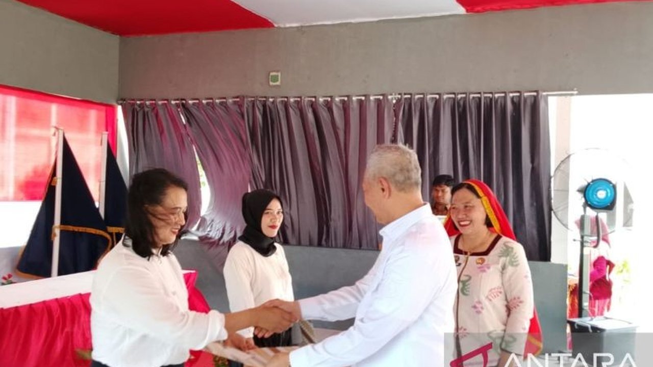 Ratusan warga binaan Lapas Perempuan Palu mendapat remisi umum dan dasawarsa pada HUT RI ke-80. Simak detail dan kriteria pemberian remisi HUT RI ini.