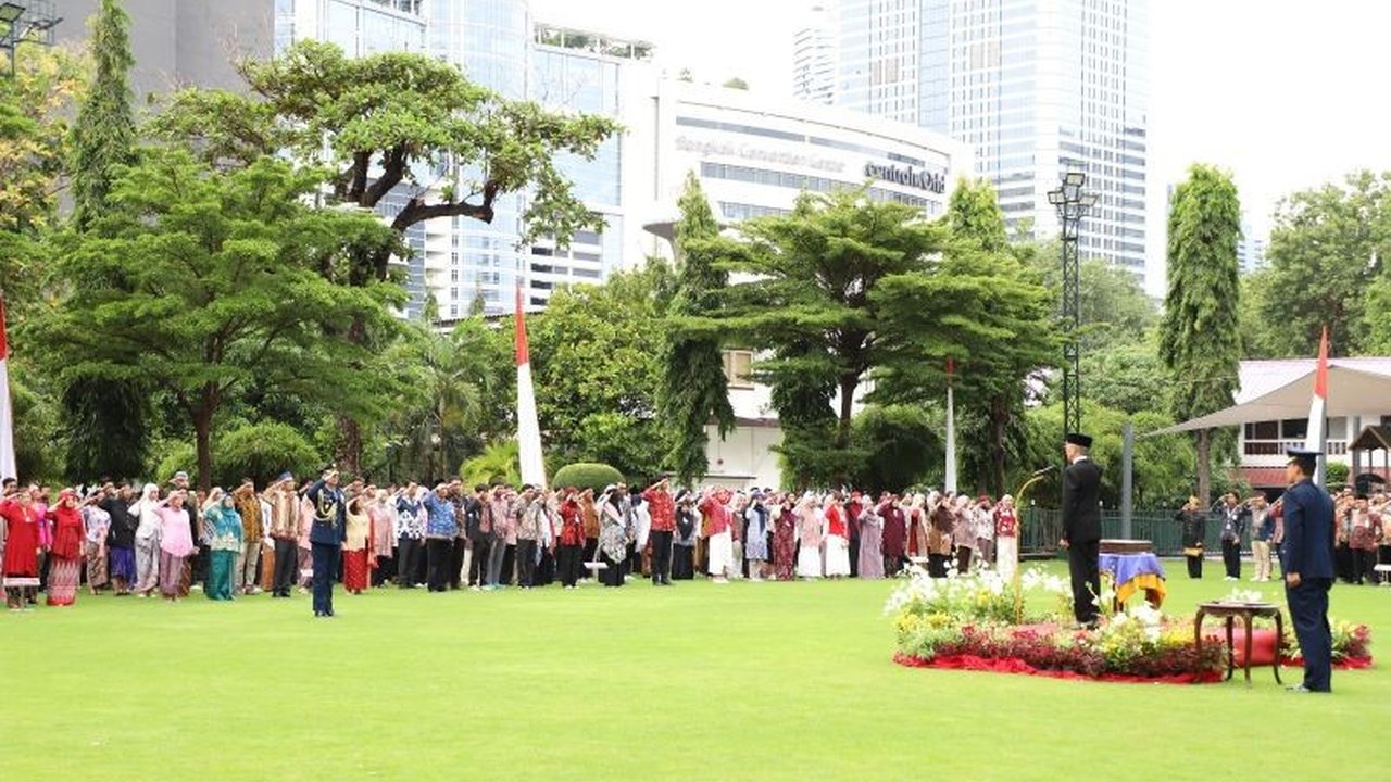 Perayaan HUT RI ke-80 di Bangkok menjadi momentum Dubes Rachmat Budiman berpesan agar WNI di Thailand senantiasa menjaga nama baik Indonesia. Bagaimana pelaksanaannya?