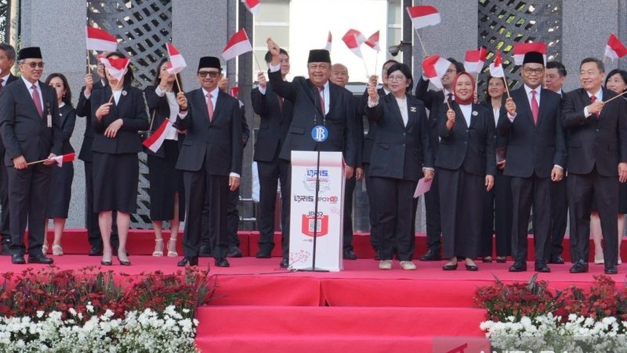 Bertepatan dengan HUT ke-80 RI, Bank Indonesia resmi meluncurkan penggunaan QRIS di Jepang. Inovasi ini membuka kemudahan transaksi digital bagi WNI di Negeri Sakura.