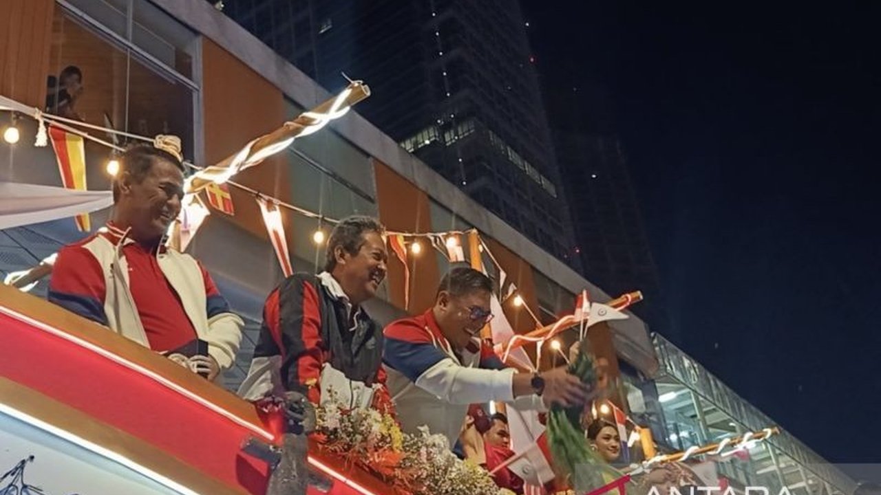 Saksikan kemeriahan Karnaval Kemerdekaan HUT RI ke-80 di Jakarta! Menteri UMKM Maman Abdurrahman tampil unik, sementara Mentan Andi Amran Sulaiman bagi-bagi hasil bumi. Ada apa lagi?