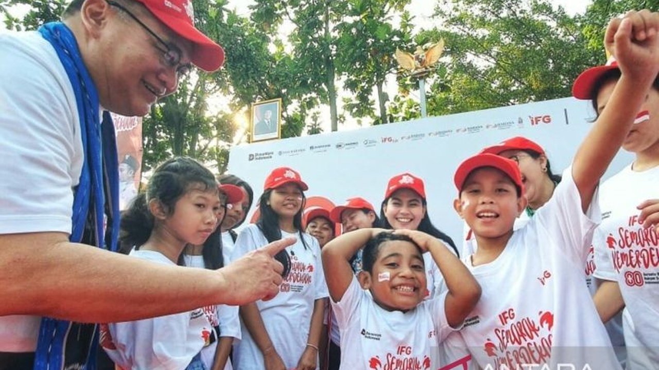 Indonesia Financial Group (IFG) tunjukkan IFG BUMN Hadir untuk Rakyat, merayakan HUT ke-80 RI bersama warga di tiga lokasi, menegaskan peran BUMN dalam kesejahteraan masyarakat.