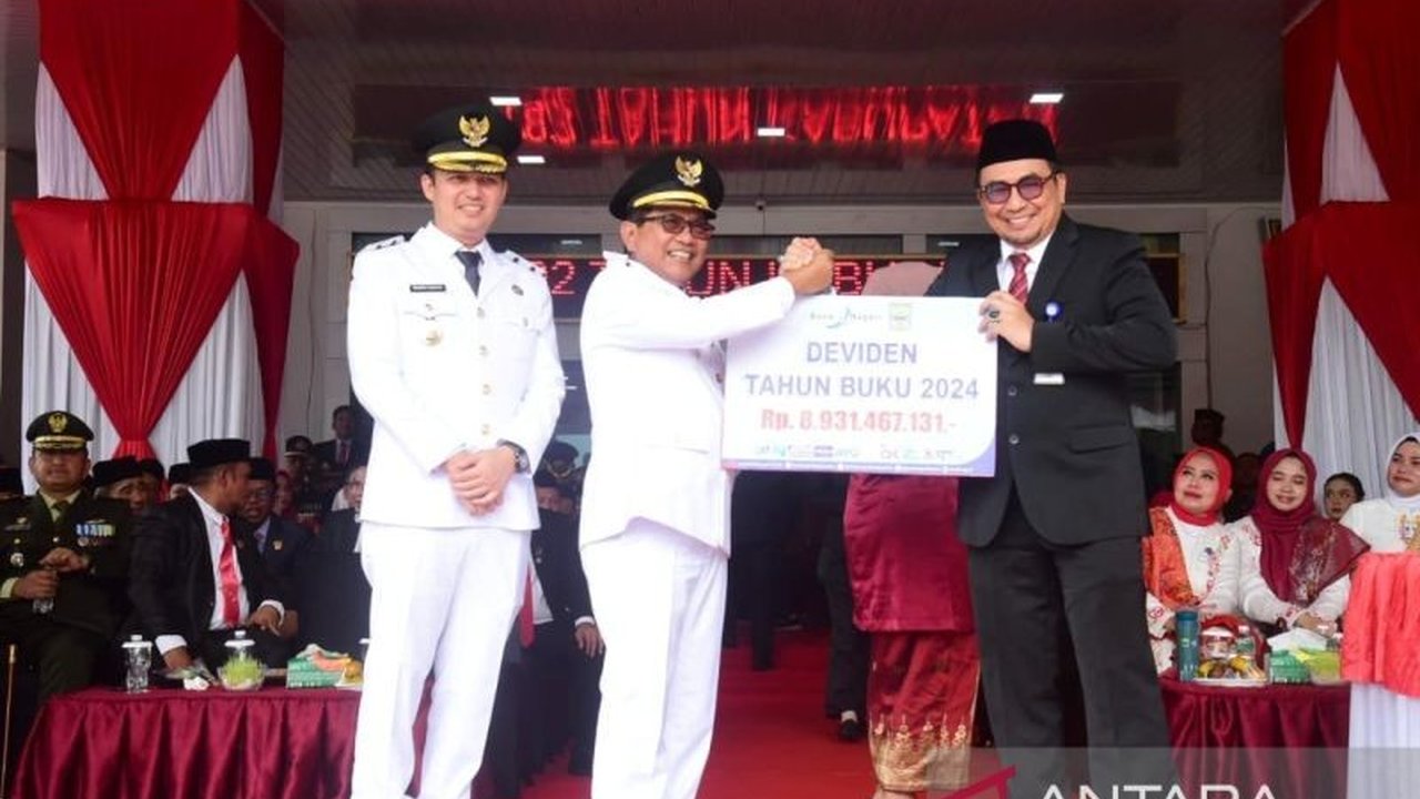 Padang Pariaman raih dividen fantastis Rp8,9 miliar dari Bank Nagari tahun 2024. Dana ini akan dorong pembangunan dan kesejahteraan, membuktikan sinergi pemda dan perbankan.