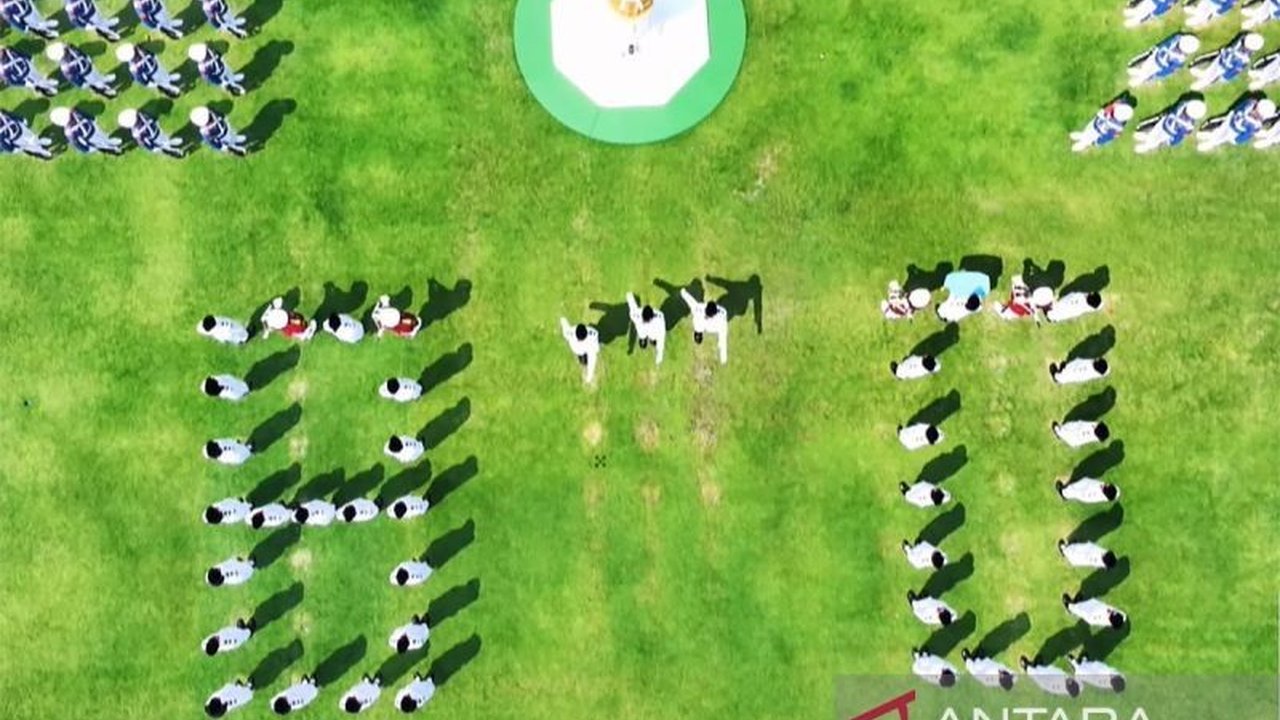 Peringatan HUT RI Jakarta ke-80 di Monas berlangsung meriah dengan partisipasi UMKM dan lomba rakyat, sementara Pemprov DKI bersiap menghadapi cuaca ekstrem.