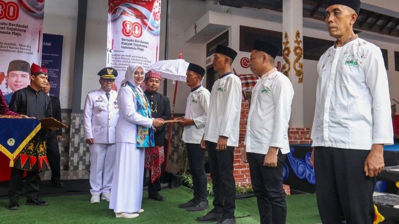 Sebanyak 13 narapidana di Lapas Banyuwangi langsung menghirup udara bebas setelah menerima remisi umum HUT ke-80 RI. Fenomena remisi narapidana ini jadi sorotan.