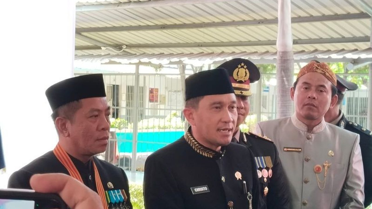 Lapas Karawang memberikan Remisi Umum bagi 928 warga binaan pada HUT ke-80 RI, termasuk sembilan narapidana korupsi. Penasaran detailnya?