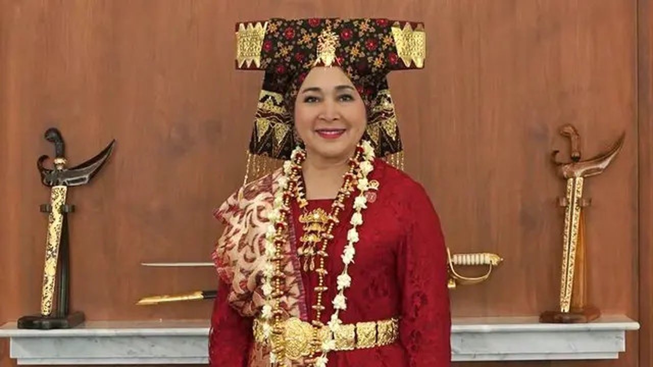 Titiek Soeharto mengenakan busana adat Lampung saat menghadiri upacara HUT ke-80 RI di Istana Merdeka, Jakarta, 17 Agustus 2025. (dok. pribadi)