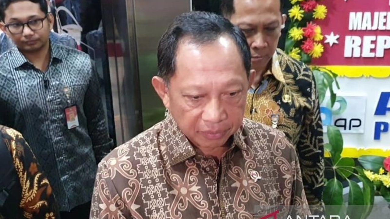 Mendagri Tito Karnavian mengingatkan warga Pati untuk tidak anarkis saat melakukan unjuk rasa Pati. Apa dampak peringatan ini terhadap tuntutan mundur Bupati Sudewo?