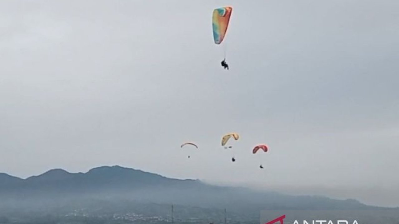 Pemerintah Kabupaten Rejang Lebong resmi meluncurkan venue paralayang di Danau Mas Harun Bastari, diharapkan menjadi magnet wisata baru dan dorong ekonomi lokal melalui sport tourism.