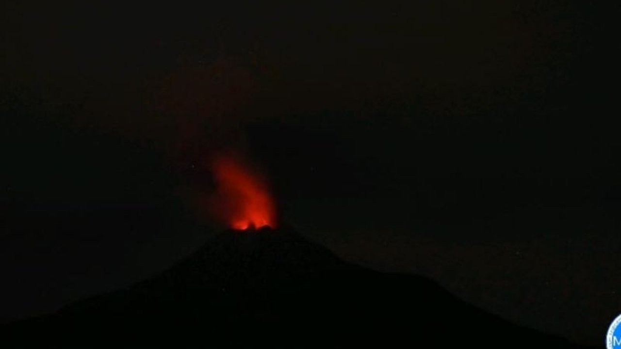 Fakta Unik: Enam Penerbangan Batal Akibat Dampak Erupsi Gunung Lewotobi di Flores Timur