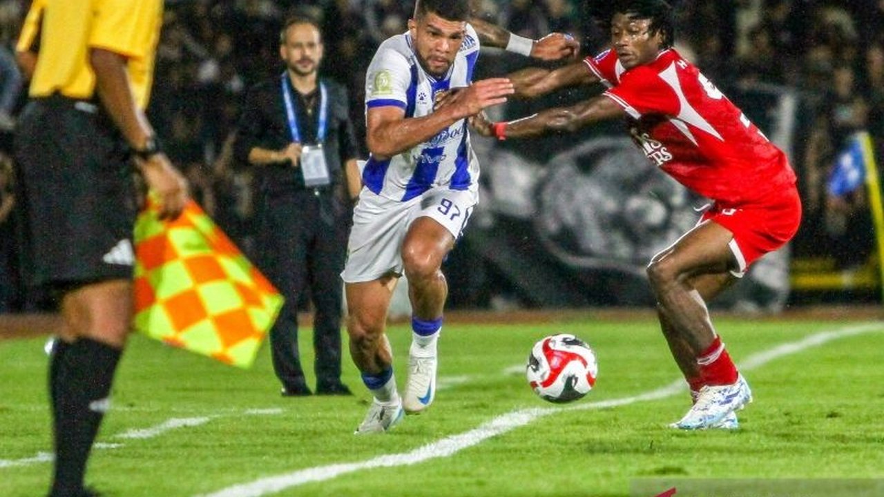 Pelatih Mario Lemos blak-blakan soal gaya bermain agresif Persijap yang berujung banyak kartu kuning. Apakah strategi ini efektif membawa Persijap meraih poin maksimal di Liga 1?