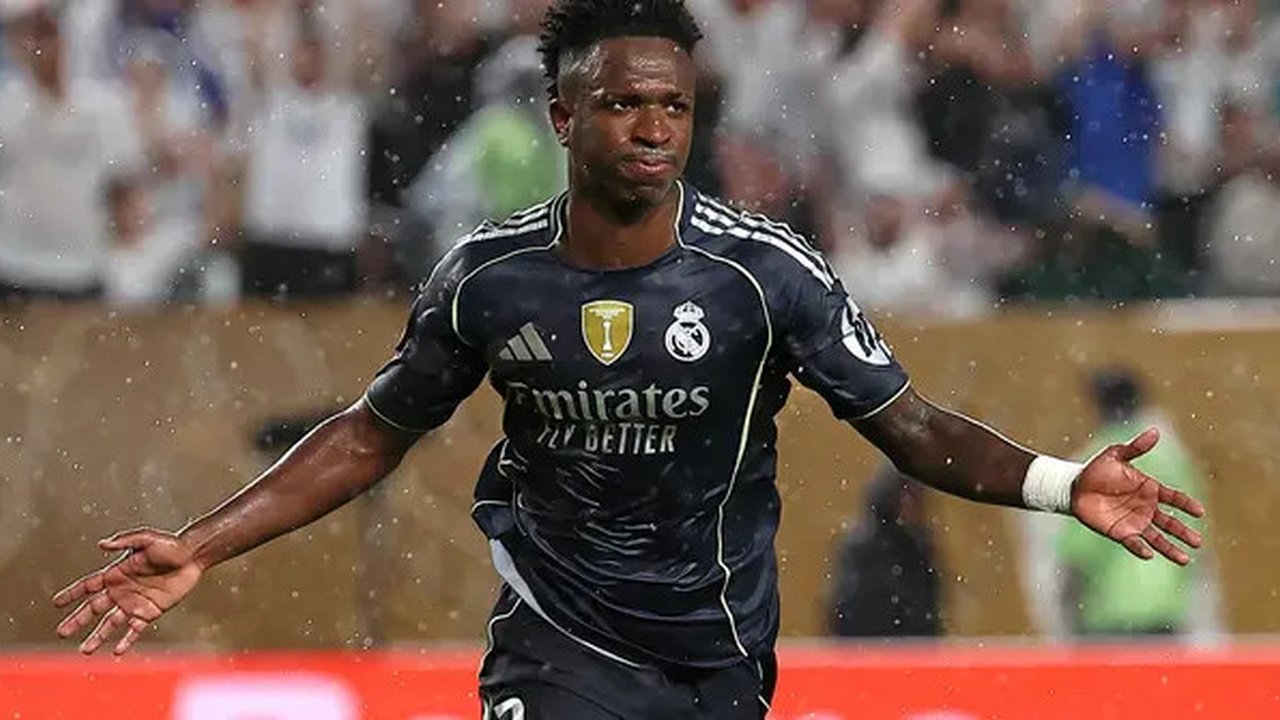 Vinicius Junior membuka keunggulan Real Madrid atas FC Salzburg di menit ke-40, FRANCK FIFE/AFP)