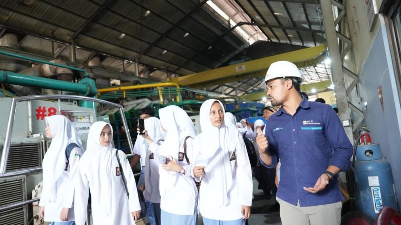 PLN Edukasi Kelistrikan kepada ratusan siswa SMA di Banda Aceh, membuka wawasan tentang keandalan energi, peluang karier, dan menumbuhkan optimisme masa depan.