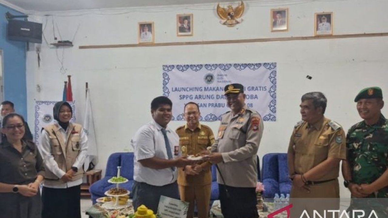 Pemerintah Kabupaten Bangka Tengah resmi meluncurkan program Makan Bergizi Gratis di enam sekolah, menyasar ribuan pelajar untuk atasi malnutrisi dan stunting. Simak detailnya!