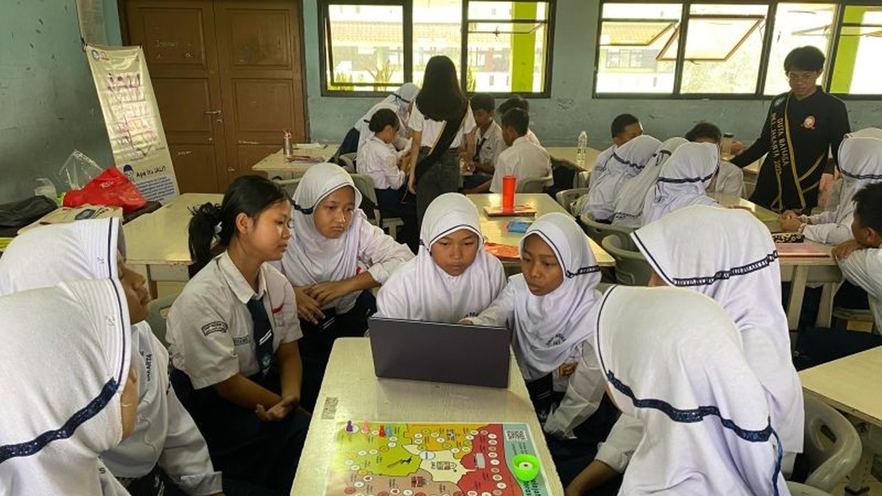 Duta Bahasa DKI Jakarta meluncurkan Program Jelajah Literasi (JALI), inovasi terbaru yang memadukan permainan papan dan teknologi digital untuk tingkatkan budaya literasi.