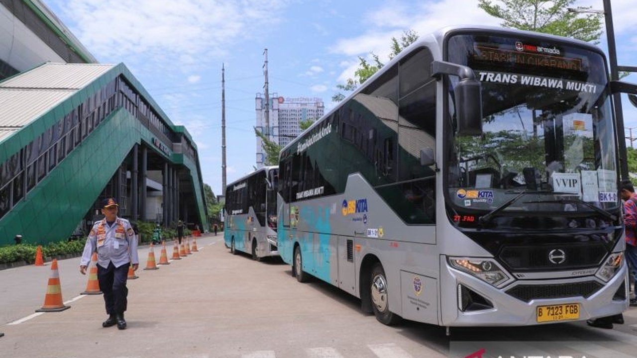 Pemerintah Kabupaten Bekasi tengah mengkaji penambahan koridor Trans Wibawa Mukti, menargetkan tiga rute beroperasi pada 2027 untuk memenuhi animo warga yang tinggi. Bagaimana detailnya?