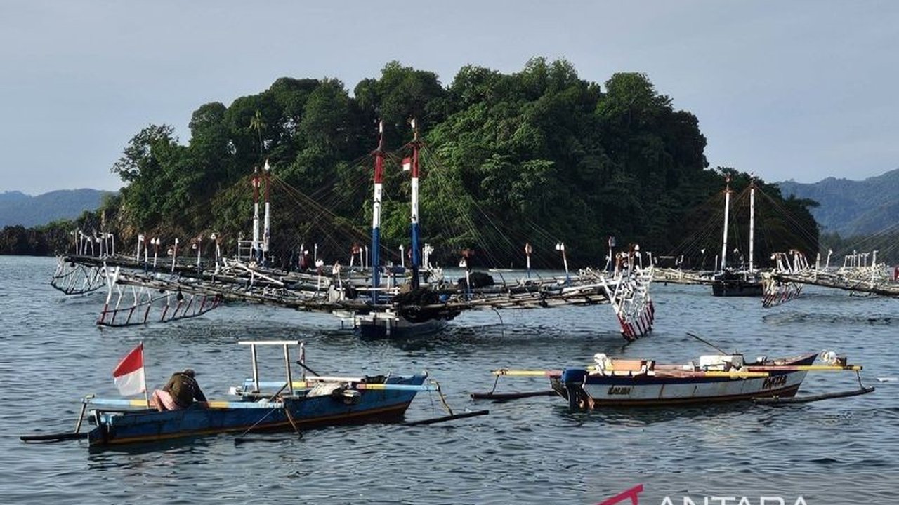 Kementerian Kelautan dan Perikanan (KKP) tegaskan komitmen implementasi dan perluasan manfaat ekonomi biru hingga 2025, fokus pada keberlanjutan dan pertumbuhan ekonomi maritim.