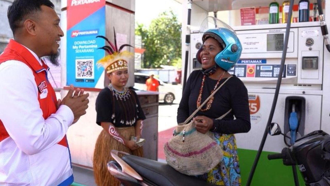 Pertamina Patra Niaga merayakan HUT RI ke-80 secara meriah di seluruh wilayah operasi, termasuk aksi ikonik pembentangan bendera di Wakatobi. Simak detail perayaan HUT RI Pertamina Patra Niaga yang penuh makna ini!