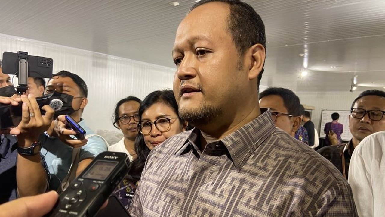 Wakil Bupati Badung meminta semua pihak menahan diri dan menunggu hasil investigasi resmi terkait penyebab kebakaran Pantai Bingin yang melanda bangunan tak berizin.