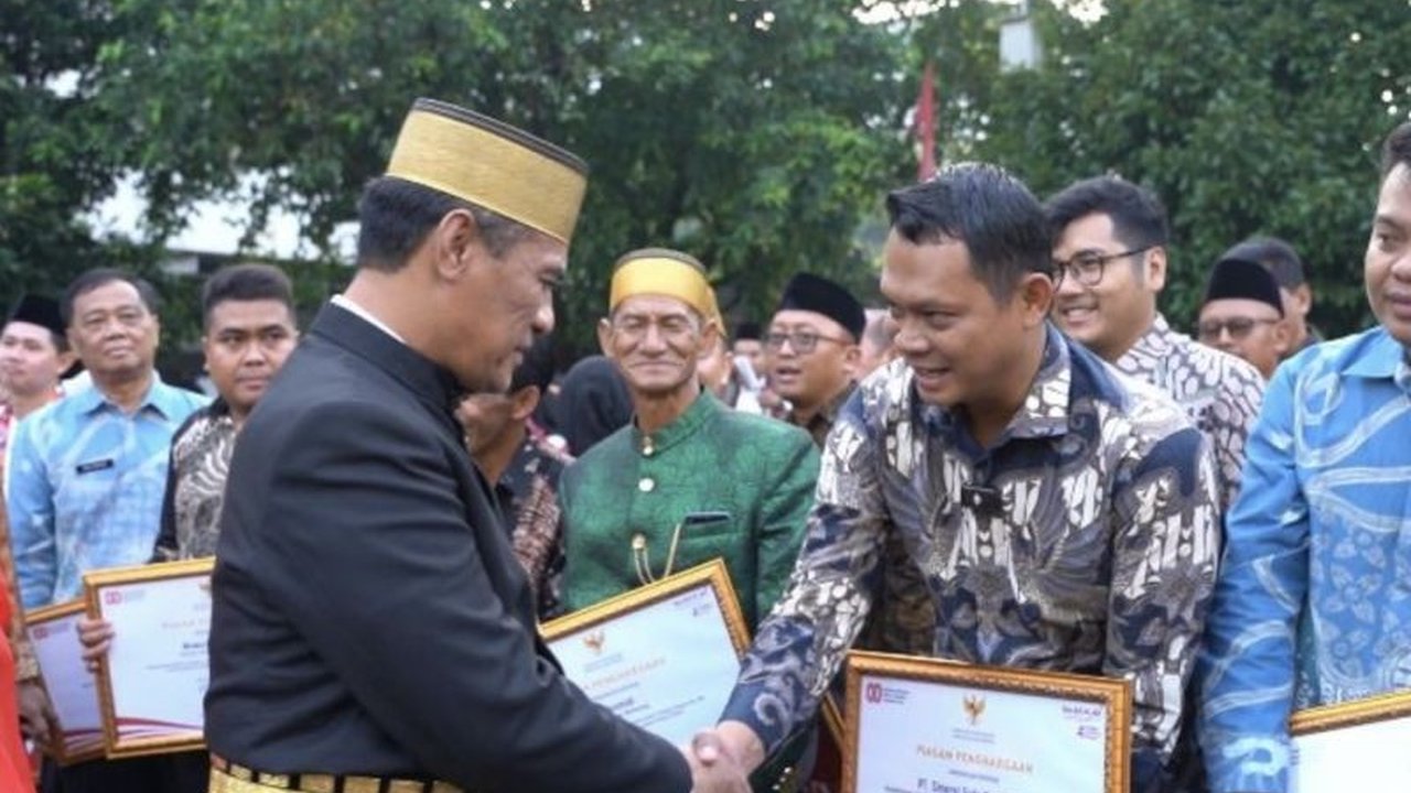 PT Sinergi Gula Nusantara (SGN) berhasil meraih penghargaan dari Menteri Pertanian, sebuah pengakuan atas dedikasi mereka dalam mewujudkan swasembada gula nasional. Apa makna di balik apresiasi ini?