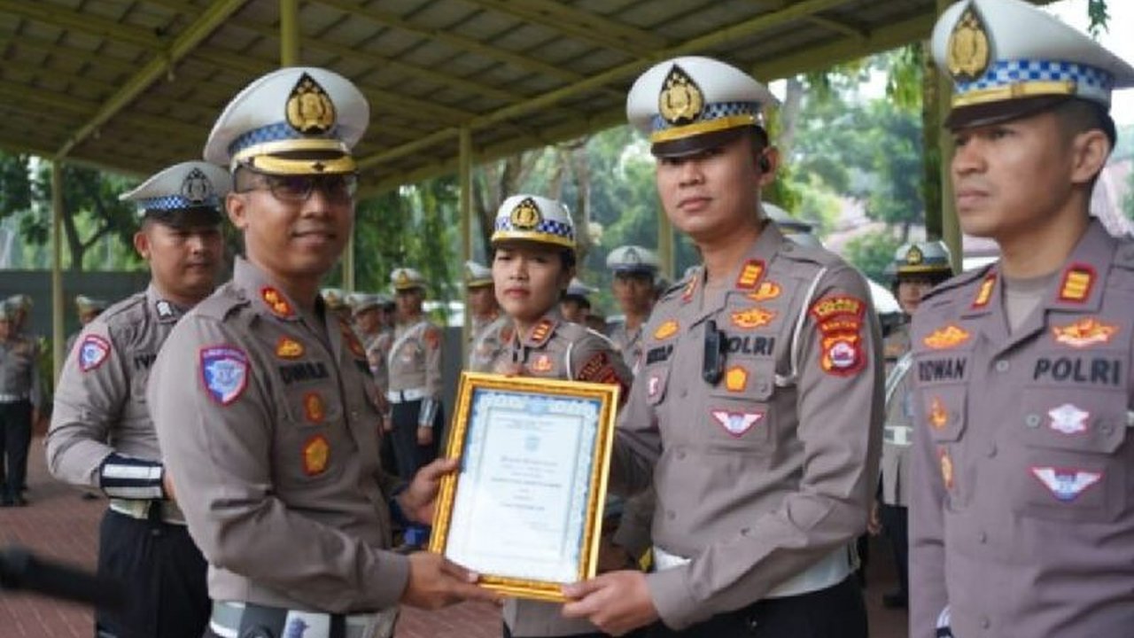 Operasi Patuh Maung 2025 Satlantas Polres Serang menindak ribuan pelanggar lalu lintas, namun angka kecelakaan justru menurun drastis. Ada apa di balik fenomena ini?