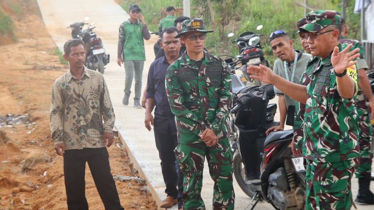 Program TMMD ke-125 di Batam berhasil mencapai 100% penyelesaian fisik, menandai keberhasilan sinergi TNI dan masyarakat. Simak dampak positifnya bagi warga!