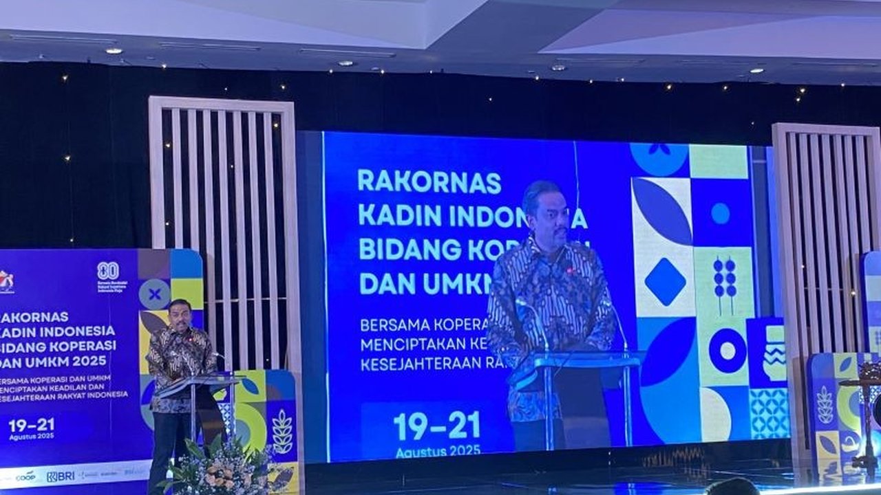 Menteri UMKM Maman Abdurrahman mewajibkan pendaftaran di sistem SAPA UMKM. Langkah ini bertujuan memetakan, melindungi, dan meningkatkan daya saing jutaan pelaku usaha di Indonesia.