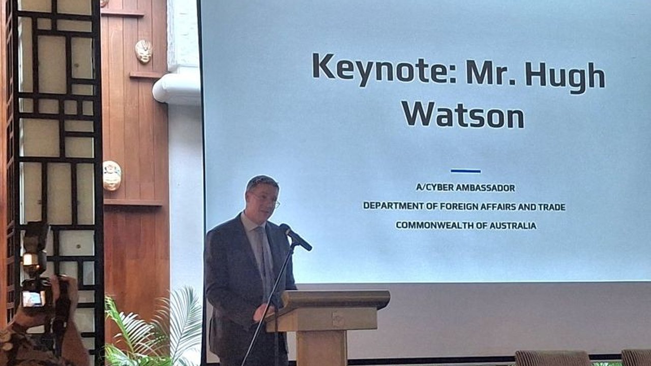 Duta Siber Australia Hugh Watson menekankan pentingnya diplomasi siber untuk mencegah konflik dan membangun ketahanan di dunia maya. Mengapa ini krusial bagi masa depan digital kita?