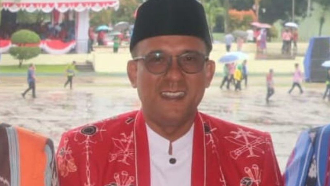 Pemerintah Kabupaten Maluku Tengah memulai rekonstruksi 12 unit rumah pascakonflik, melibatkan warga lokal demi pemulihan ekonomi dan sosial. Simak detailnya!