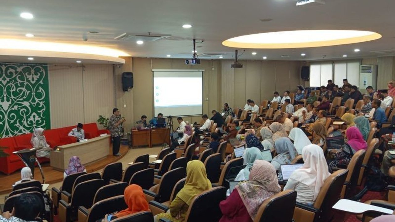 UIN Syarif Hidayatullah Jakarta berkomitmen menjadi pusat pengembangan gagasan pendidikan humanis, mengusung Kurikulum Berbasis Cinta untuk melahirkan generasi berkarakter dan damai.