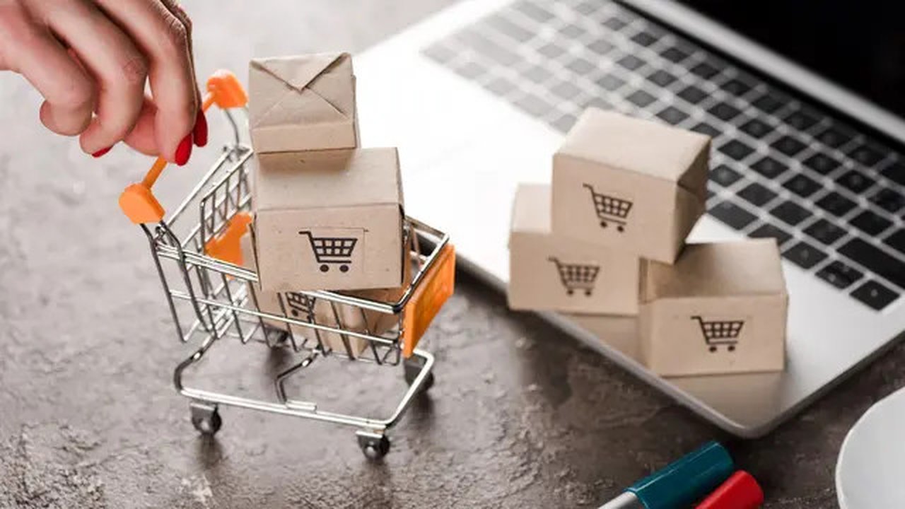 Ilustrasi belanja online. (c) VitalikRadko/Depositphotos.com