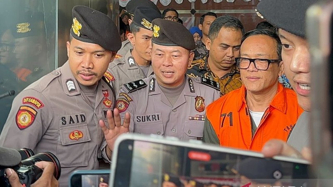 Wamenaker Immanuel Ebenezer Gerungan menyampaikan permohonan maaf kepada Presiden Prabowo Subianto setelah ditetapkan sebagai tersangka kasus pemerasan sertifikasi K3. Benarkah bukan OTT?