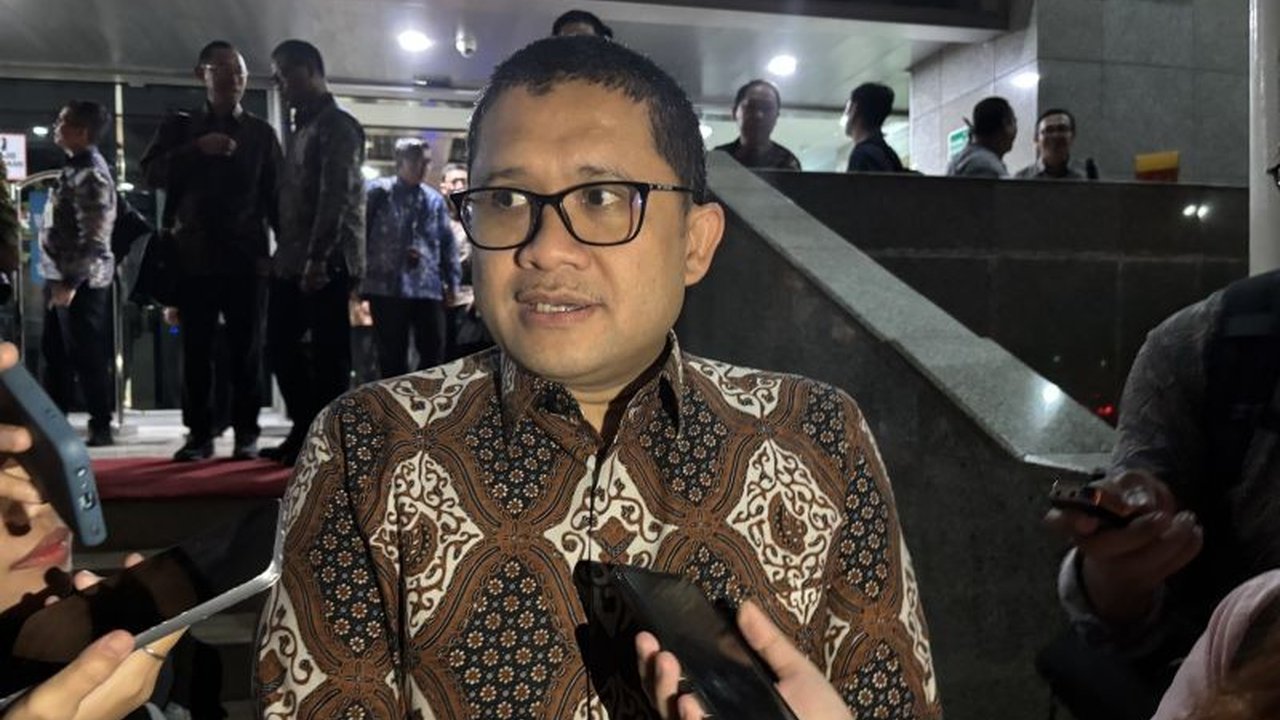 Pemerintah dan DPR sepakat memberlakukan cukai minuman berpemanis (MBDK) mulai 2026. Namun, besaran tarif cukai minuman berpemanis ini masih dalam tahap pembahasan intensif, memicu rasa penasaran publik.