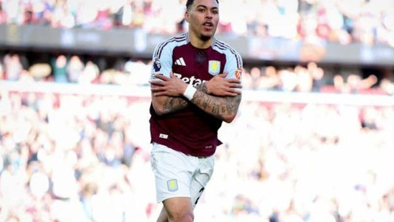 Tottenham Hotspur mengalihkan target transfernya ke gelandang Aston Villa, Morgan Rogers, setelah Arsenal membajak Eberechi Eze. Akankah Spurs berhasil mendapatkan pengganti yang tepat untuk lini tengah mereka?