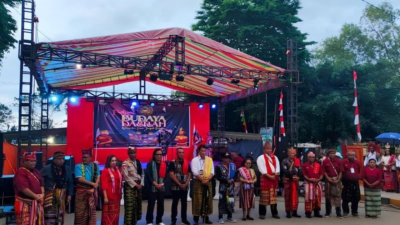 Pemerintah Kabupaten Timor Tengah Selatan (TTS) menyelenggarakan Festival Budaya Daerah TTS 2025 sebagai wadah strategis untuk edukasi dan pelestarian nilai-nilai budaya lokal bagi generasi muda. Simak bagaimana festival ini menjaga warisan budaya di teng