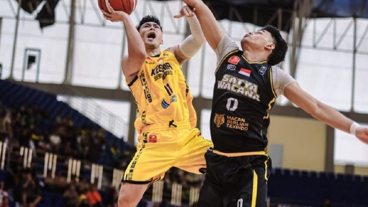 Satya Wacana Salatiga menelan kekalahan pahit dari Kesatria Bengawan Solo di IBL All Indonesian 2025. Sempat unggul, mereka tak mencetak angka 9 menit di kuarter akhir!