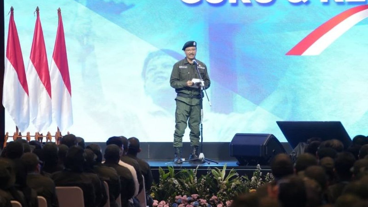 Menteri Sosial Saifullah Yusuf umumkan 165 titik Sekolah Rakyat akan beroperasi penuh pada 2025. Inisiatif Presiden Prabowo ini bertujuan memutus rantai kemiskinan melalui pendidikan bermutu.