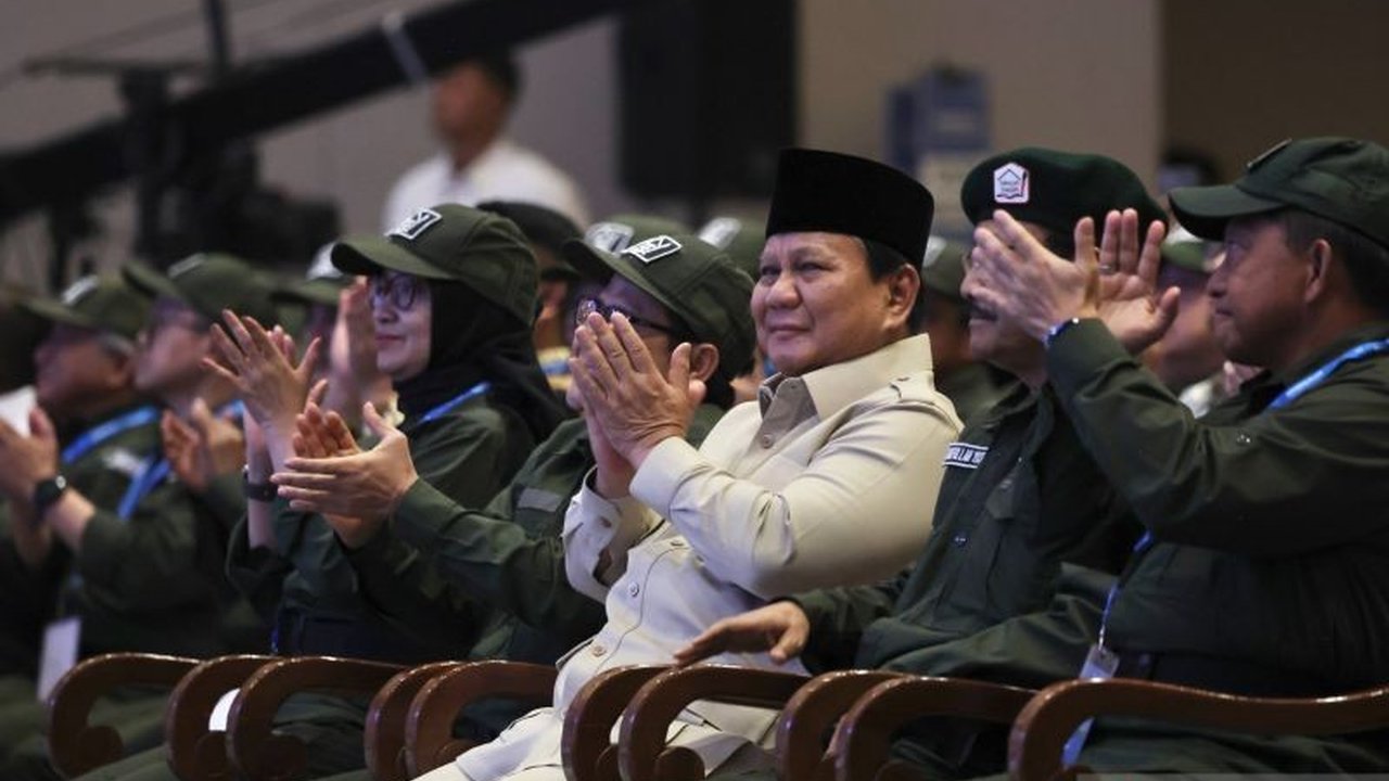 Seorang siswi SMP di Kupang, Sofia Rorista Angel, mengungkapkan rasa terima kasih mendalam kepada Presiden Prabowo Subianto atas program Sekolah Rakyat yang mengubah hidupnya dari keterbatasan.