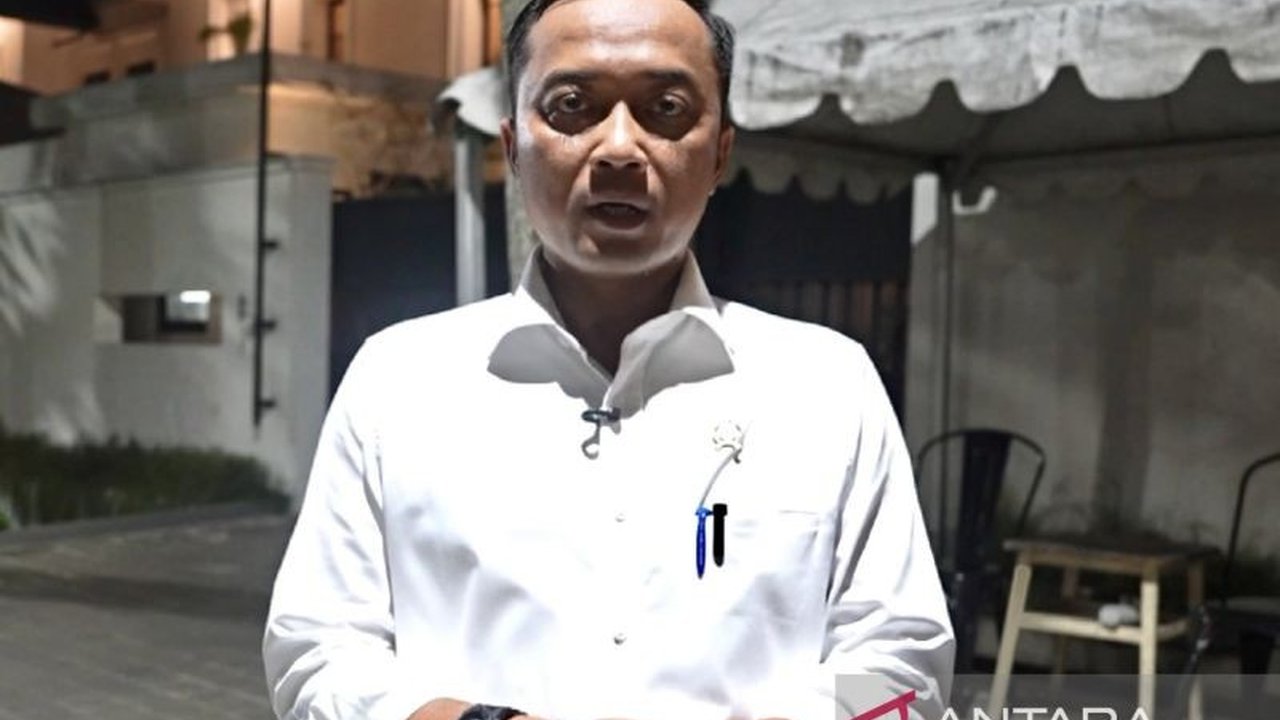 Presiden Prabowo Subianto kembali tegaskan larangan korupsi bagi anggota Kabinet Merah Putih menyusul penetapan tersangka Wamenaker Immanuel Ebenezer. Apa dampaknya bagi pemerintahan?