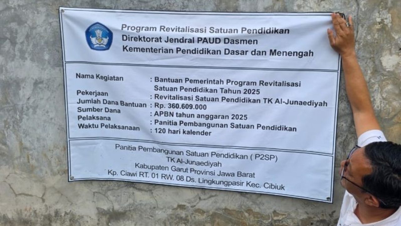 Kejaksaan Negeri Garut menelusuri dugaan pungli proyek sekolah bantuan Kemendikdasmen di Garut, namun hasilnya tidak terbukti. Simak bantahan Kejari dan respons PWI Garut.